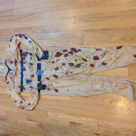 Exterminator Costume - Picture 3 of 11